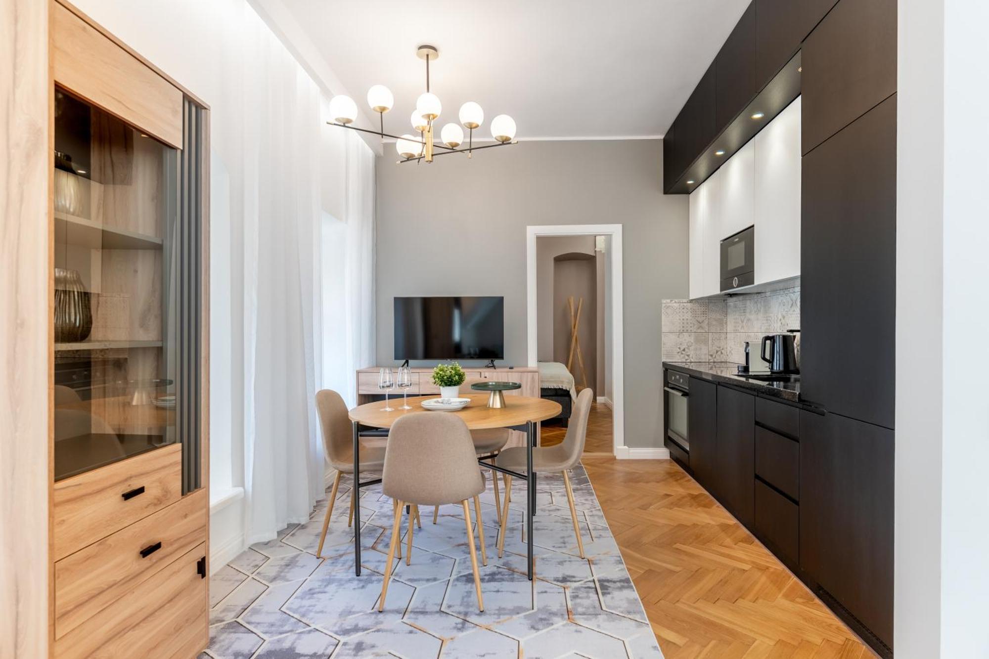 2br 95m2 In Old Town With Free Parking And Sauna! Lägenhet